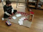 Kind beim Tagebuchschreiben